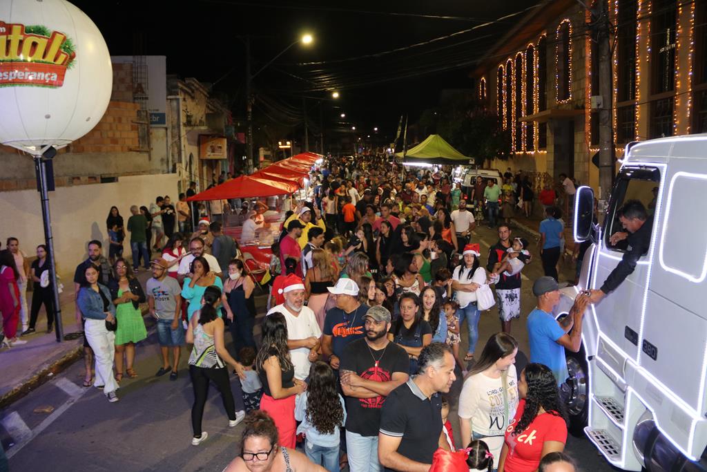 Câmara Municipal inaugura iluminação de Natal 2016 - Câmara